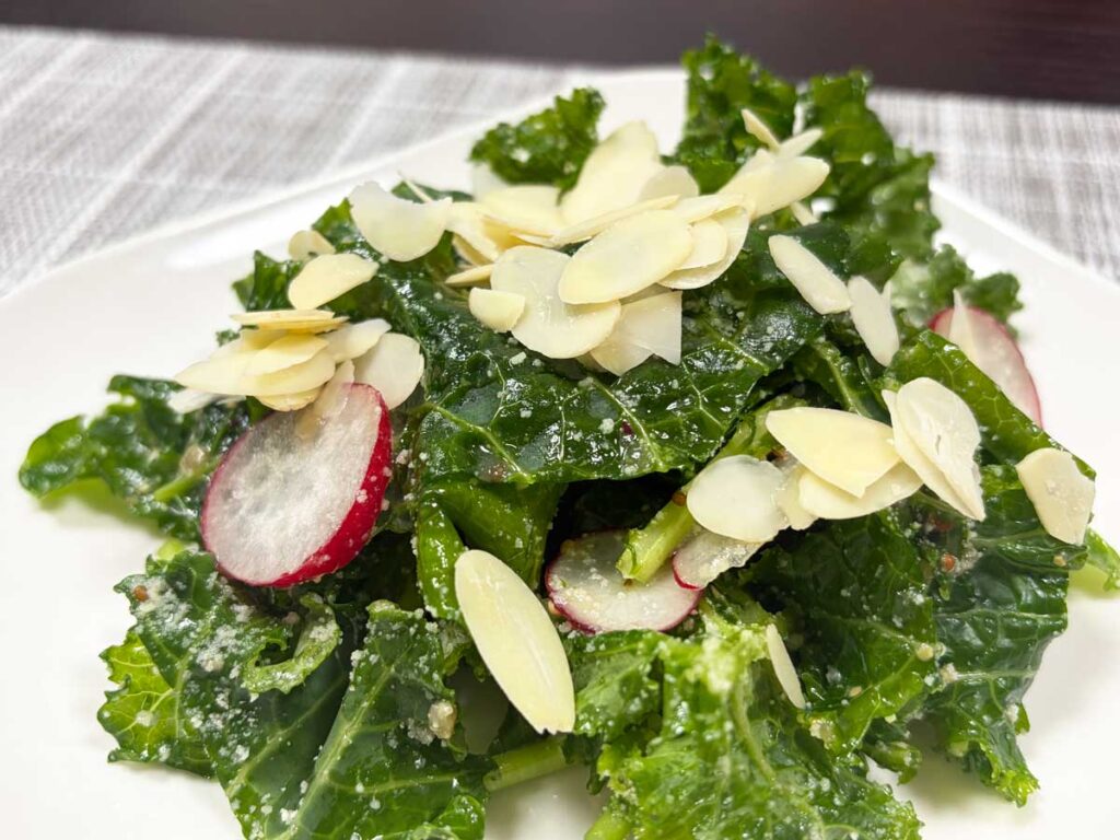 オイシックスお試セット:たっぷりケールのチーズナッツサラダ